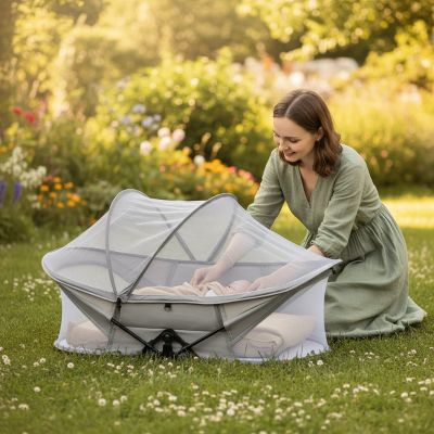 reducteur-de-lit-pliabe-gris-clair-au-jardin